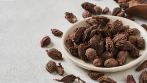 Badi ilaychi (Amomum subulatum)